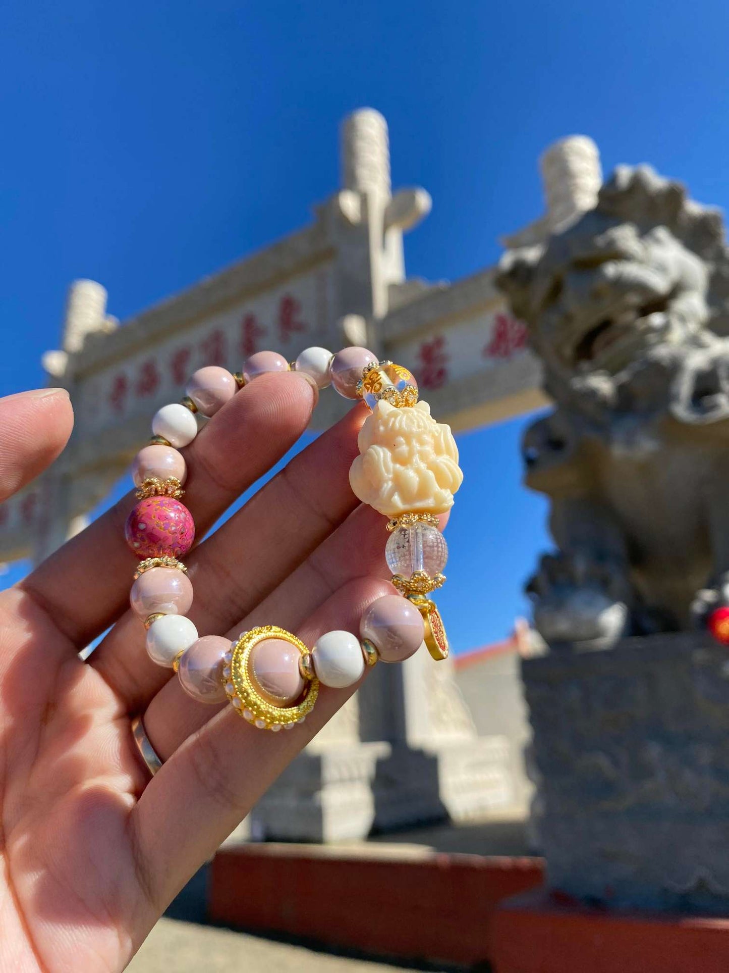 Single-circle nine-tailed bracelet with lacquer beads from Mount Wutai.